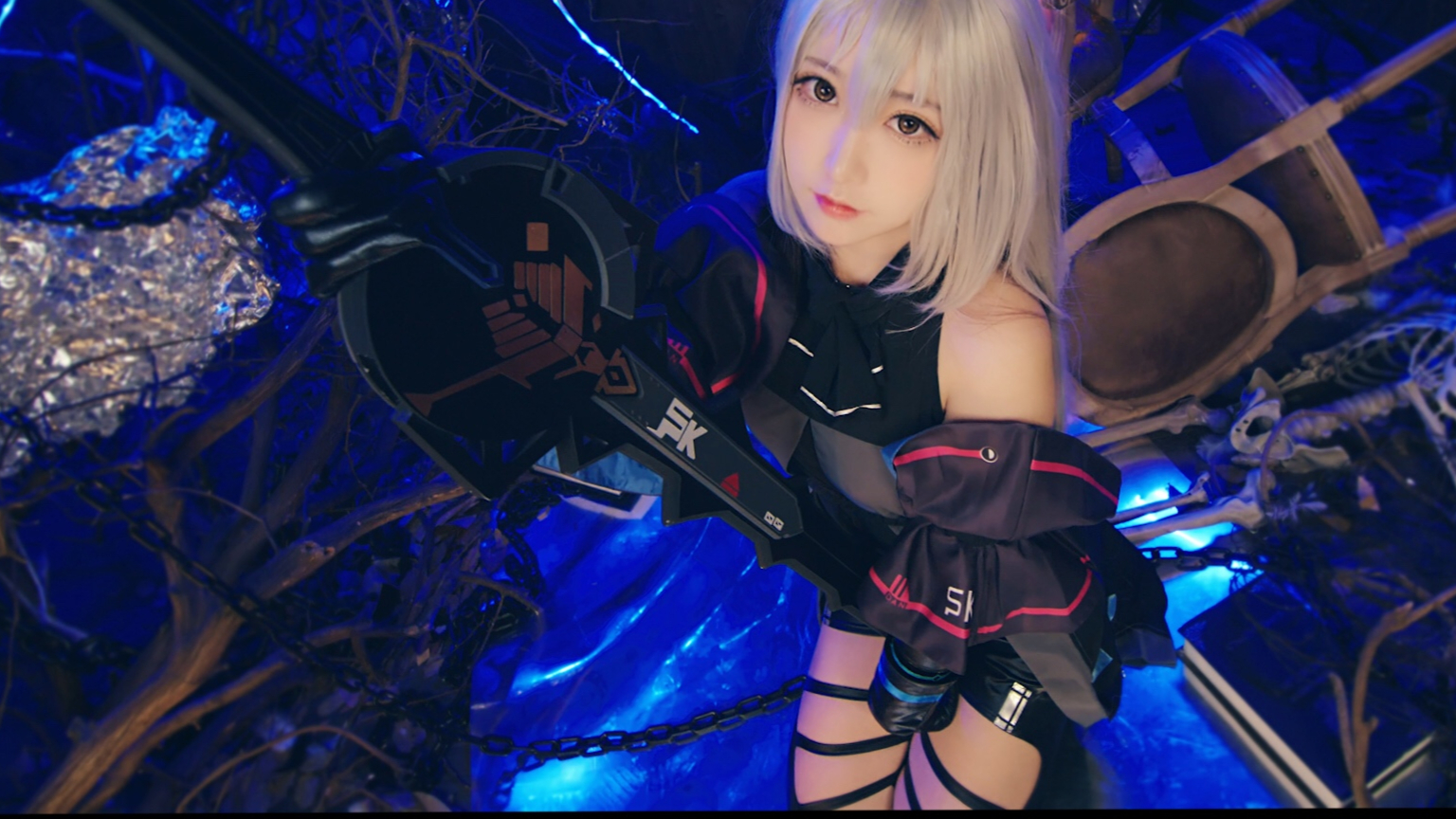 【明日方舟】双腿夹剑的斯卡蒂来了!